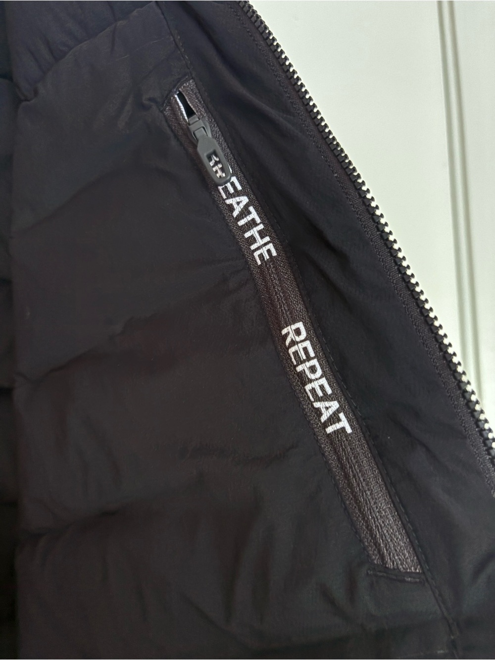 lululemon athletica Men's Black Quilted Puffer Vest - Picture 3 of 6